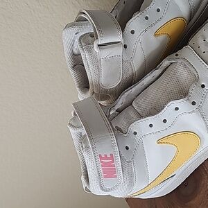 Kids' Nike Big Kid Court Borough Mid 2 Sneakers